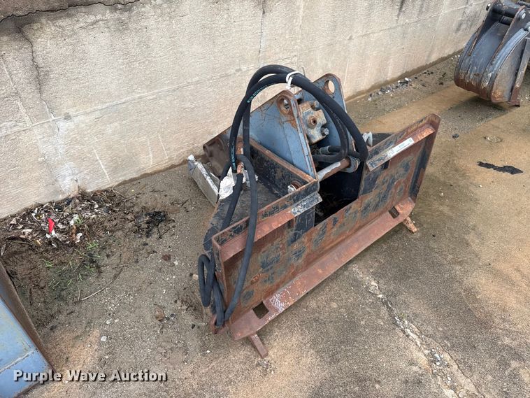 image for item ET6237 Bobcat  skid steer breaker