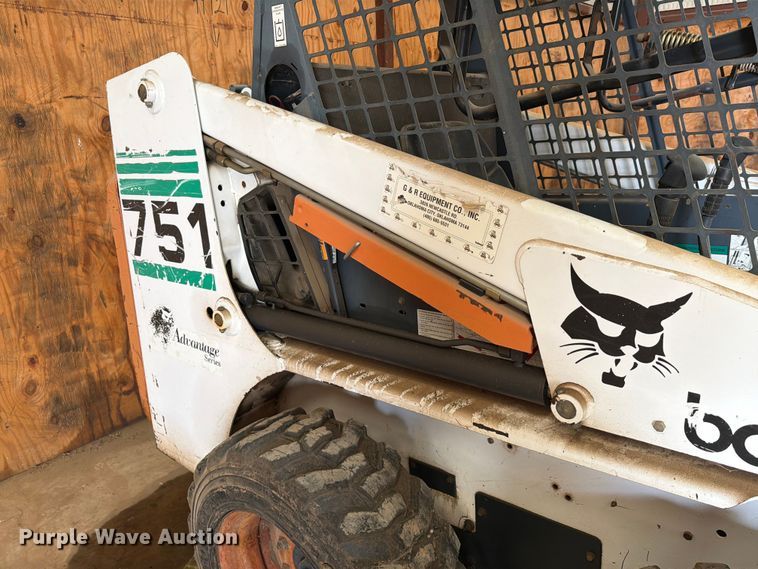 image for item ET6238 1999 Bobcat 751 skid steer loader