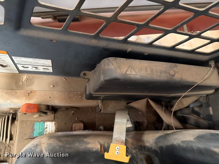 image for item ET6238 1999 Bobcat 751 skid steer loader