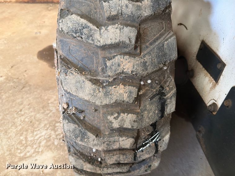 image for item ET6238 1999 Bobcat 751 skid steer loader