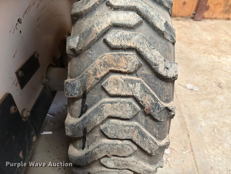 image for item ET6238 1999 Bobcat 751 skid steer loader