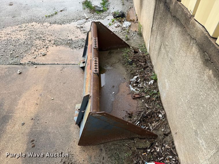 image for item ET6239 Bobcat  skid steer bucket
