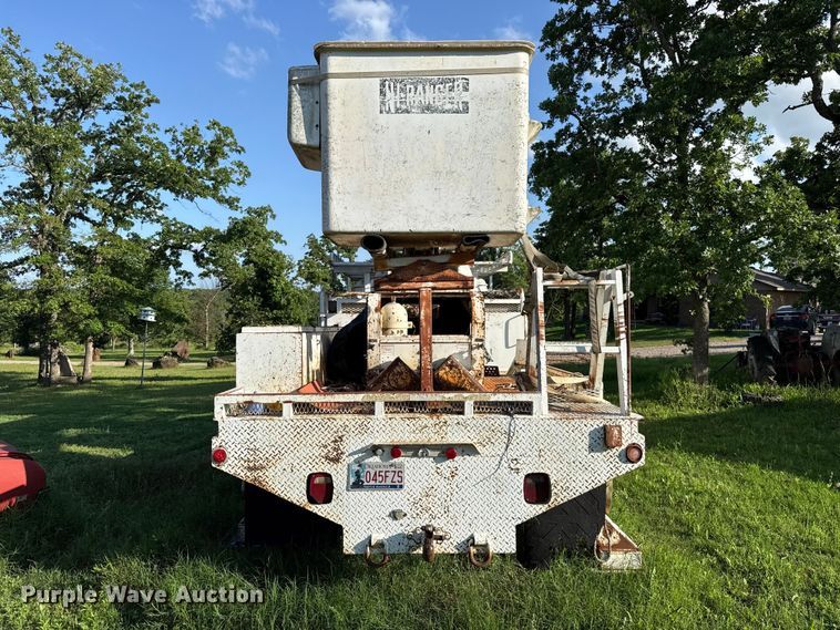 image for item ET6243 1996 International 4700 bucket truck
