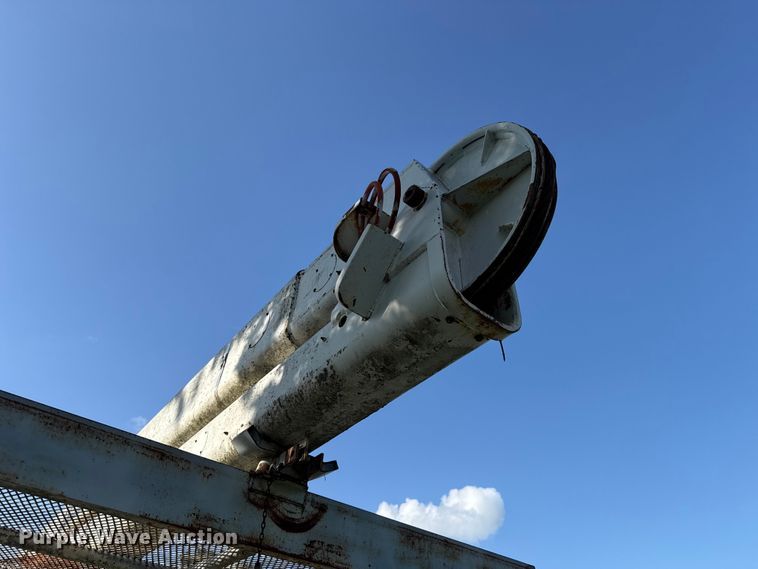 image for item ET6243 1996 International 4700 bucket truck