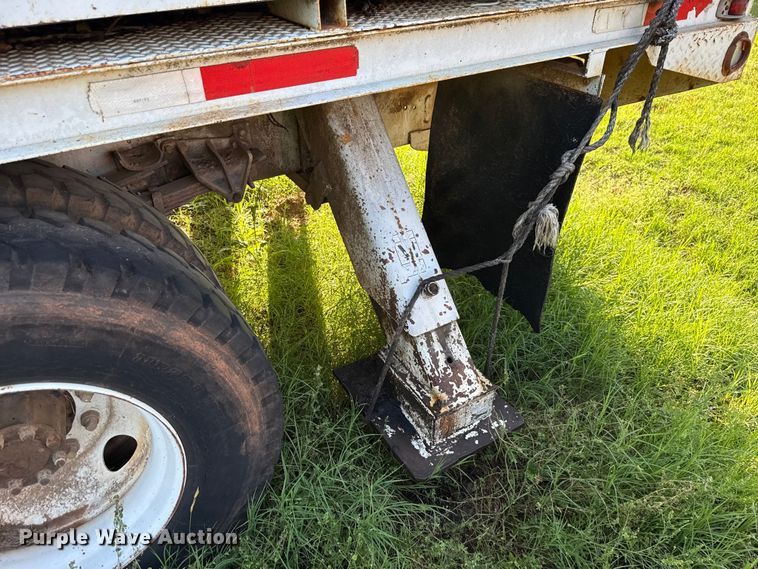 image for item ET6243 1996 International 4700 bucket truck