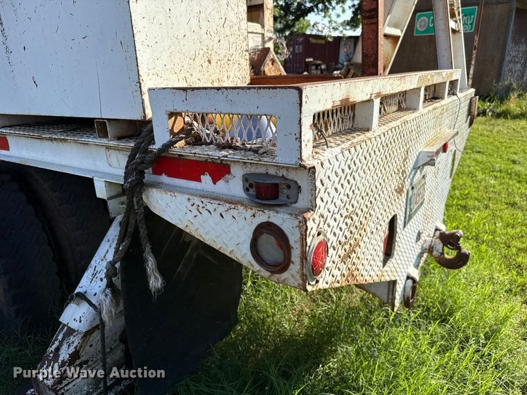 image for item ET6243 1996 International 4700 bucket truck