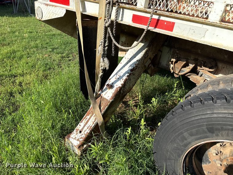 image for item ET6243 1996 International 4700 bucket truck