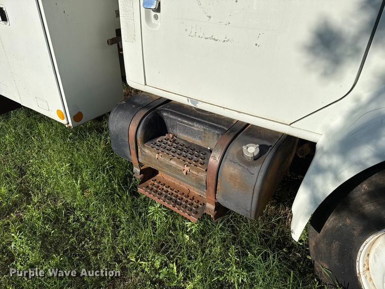 image for item ET6243 1996 International 4700 bucket truck