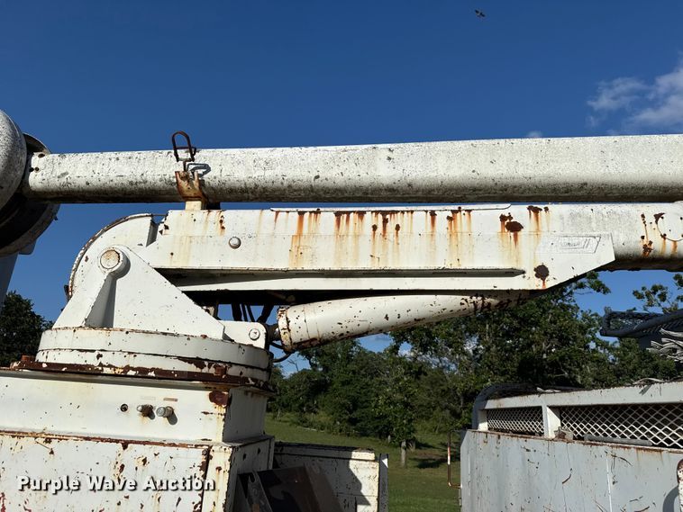 image for item ET6243 1996 International 4700 bucket truck