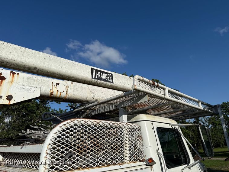 image for item ET6243 1996 International 4700 bucket truck