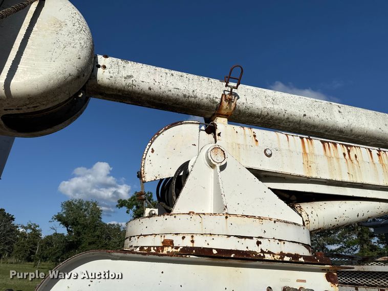 image for item ET6243 1996 International 4700 bucket truck