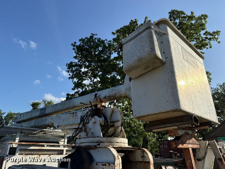 image for item ET6243 1996 International 4700 bucket truck