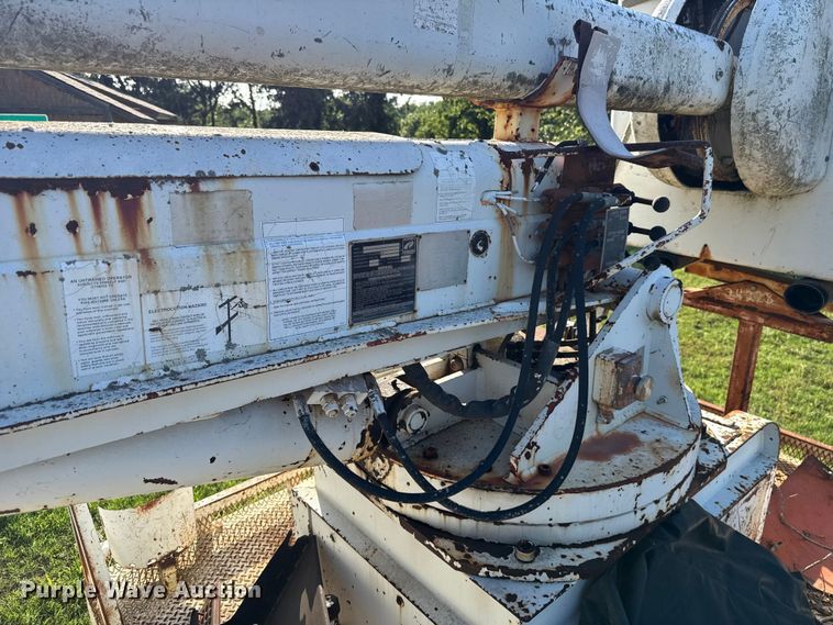 image for item ET6243 1996 International 4700 bucket truck
