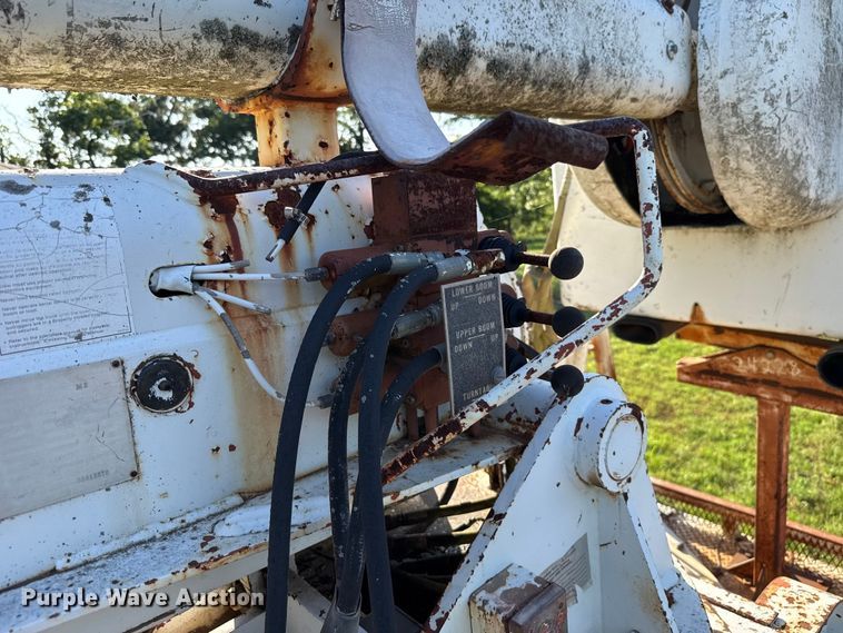 image for item ET6243 1996 International 4700 bucket truck