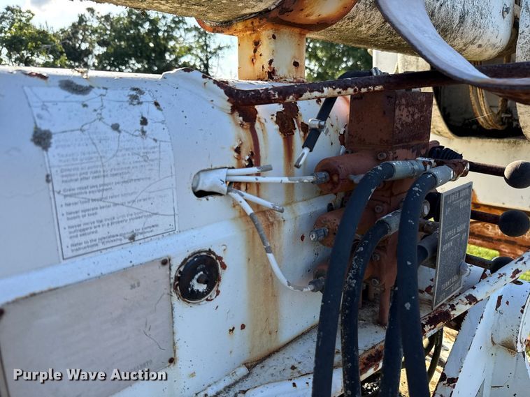 image for item ET6243 1996 International 4700 bucket truck