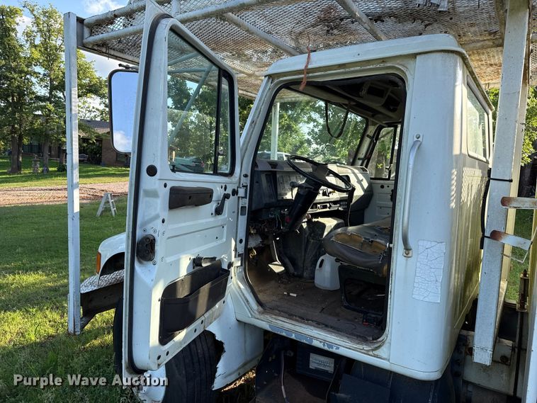 image for item ET6243 1996 International 4700 bucket truck