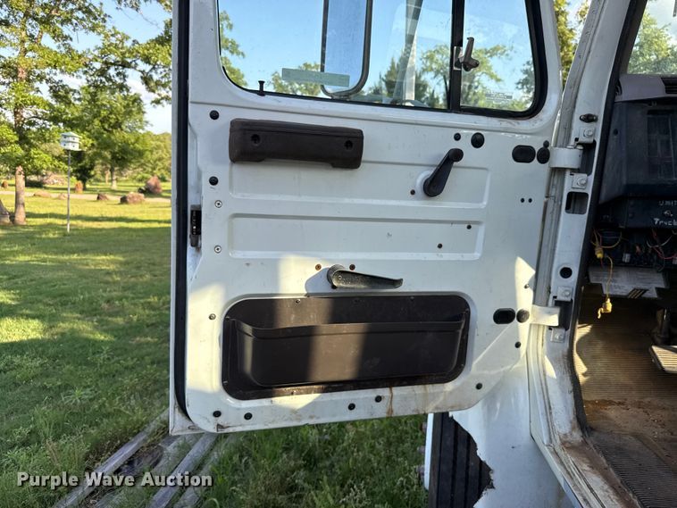 image for item ET6243 1996 International 4700 bucket truck