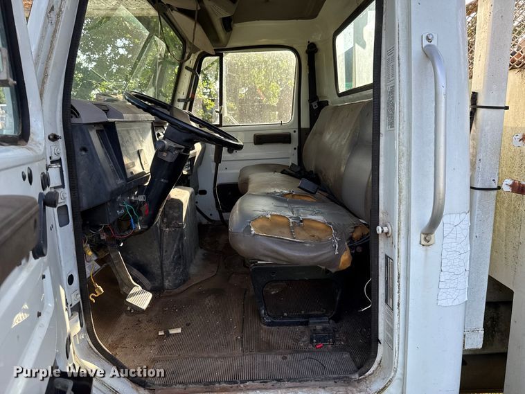 image for item ET6243 1996 International 4700 bucket truck