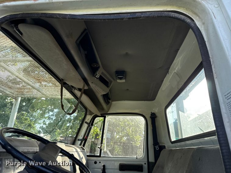 image for item ET6243 1996 International 4700 bucket truck