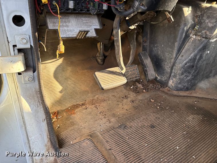 image for item ET6243 1996 International 4700 bucket truck