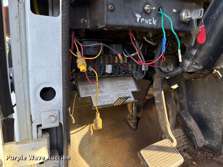 image for item ET6243 1996 International 4700 bucket truck