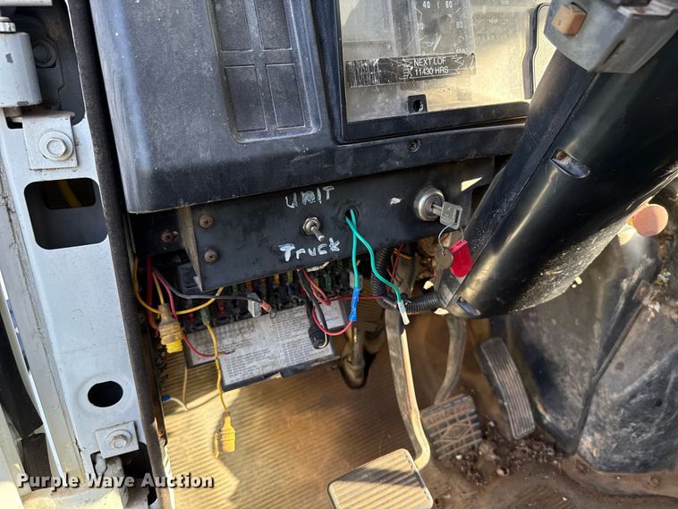 image for item ET6243 1996 International 4700 bucket truck