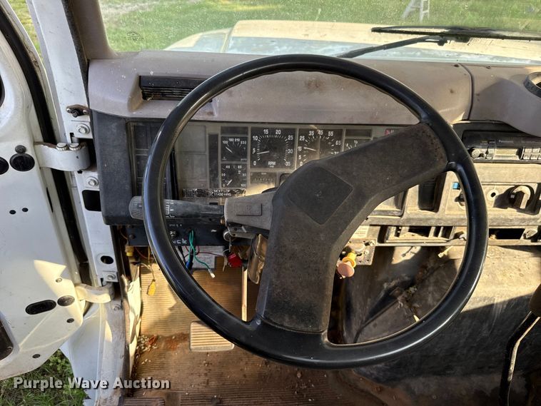 image for item ET6243 1996 International 4700 bucket truck