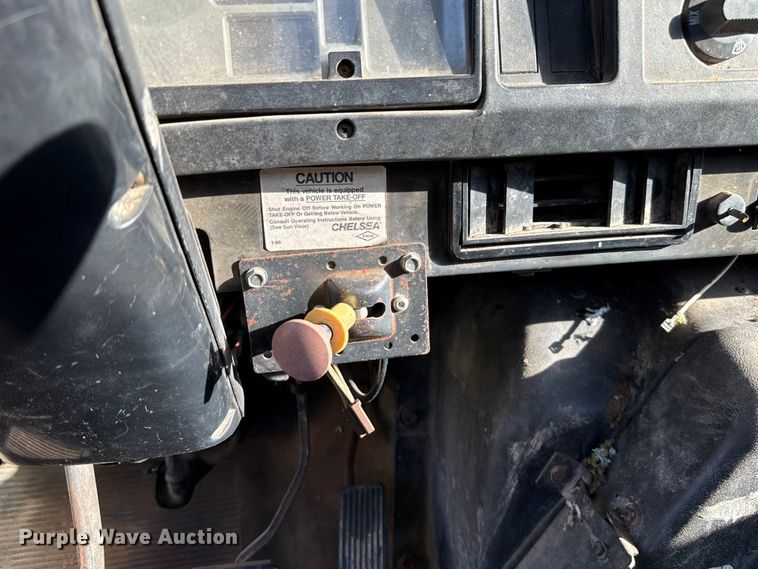image for item ET6243 1996 International 4700 bucket truck
