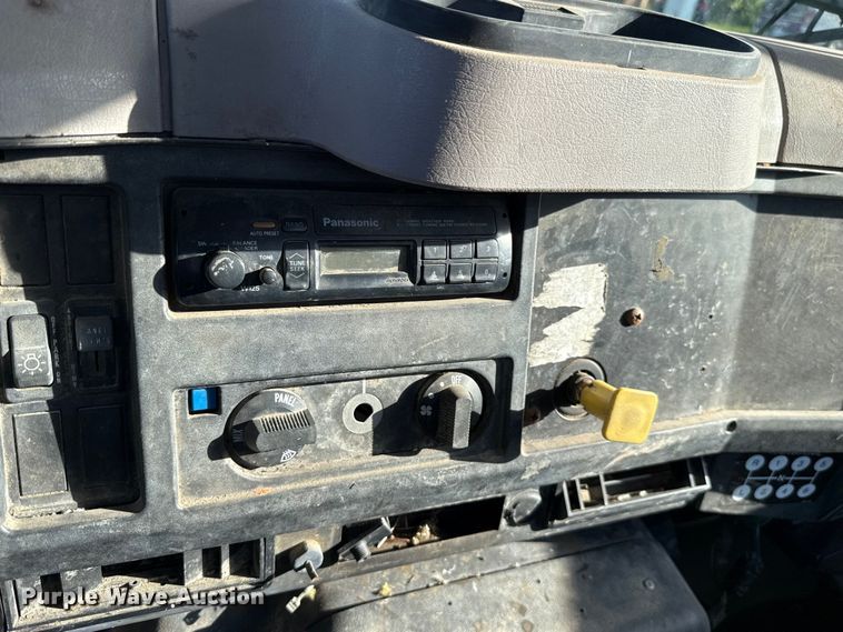 image for item ET6243 1996 International 4700 bucket truck