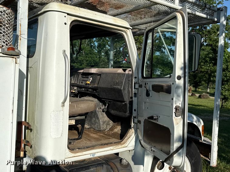 image for item ET6243 1996 International 4700 bucket truck