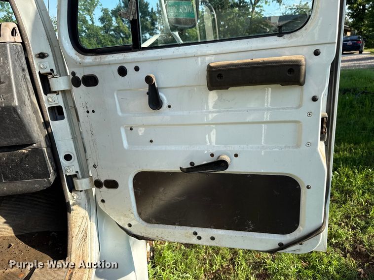 image for item ET6243 1996 International 4700 bucket truck