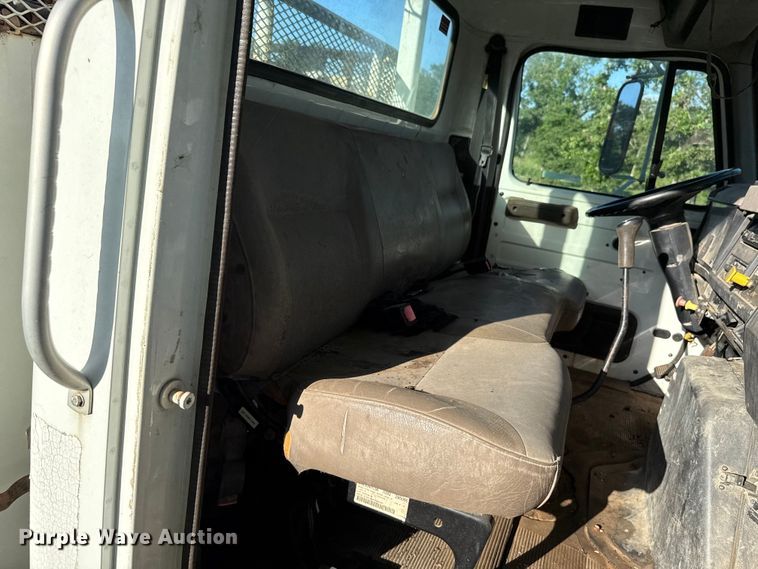 image for item ET6243 1996 International 4700 bucket truck