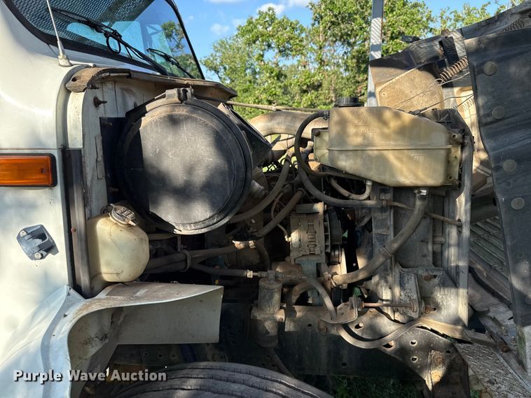 image for item ET6243 1996 International 4700 bucket truck