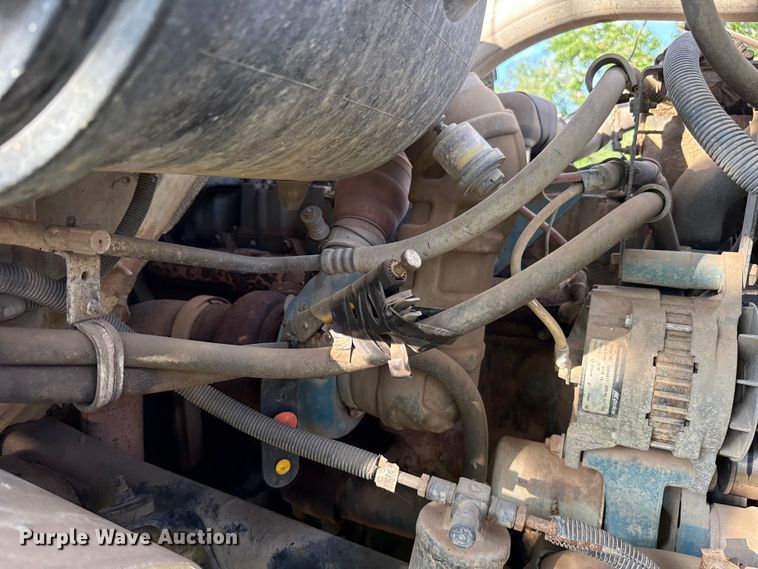 image for item ET6243 1996 International 4700 bucket truck