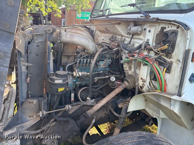image for item ET6243 1996 International 4700 bucket truck