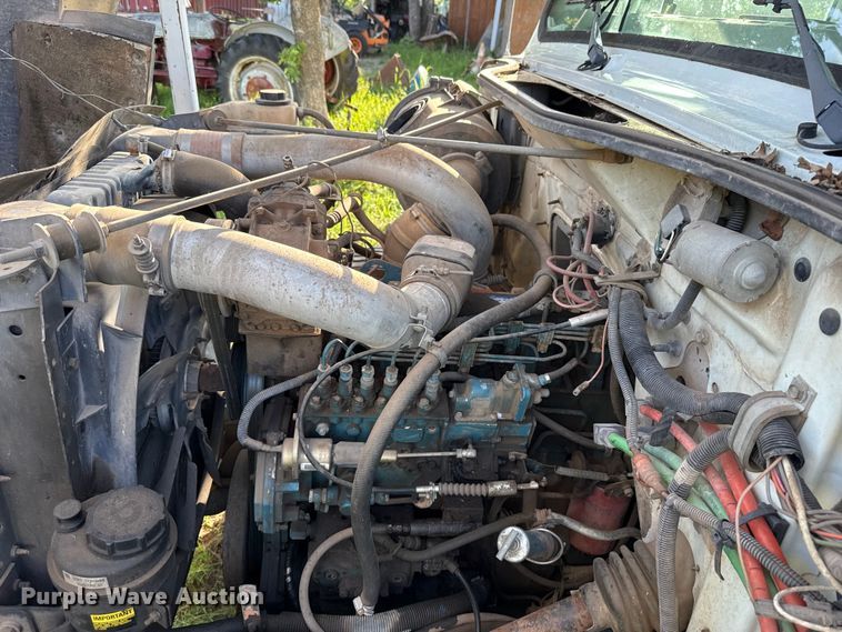 image for item ET6243 1996 International 4700 bucket truck
