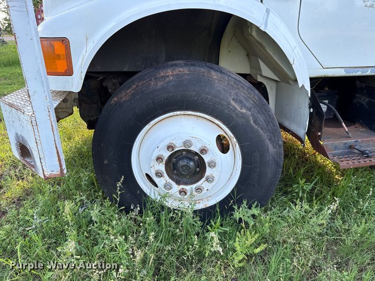 image for item ET6243 1996 International 4700 bucket truck