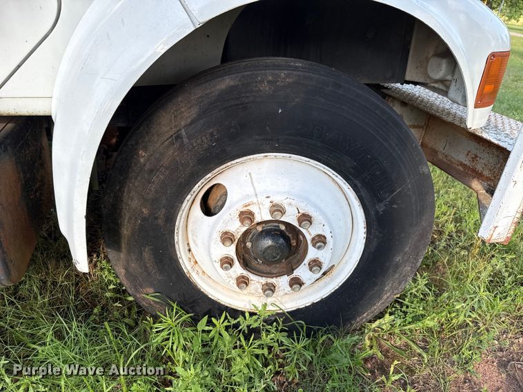 image for item ET6243 1996 International 4700 bucket truck