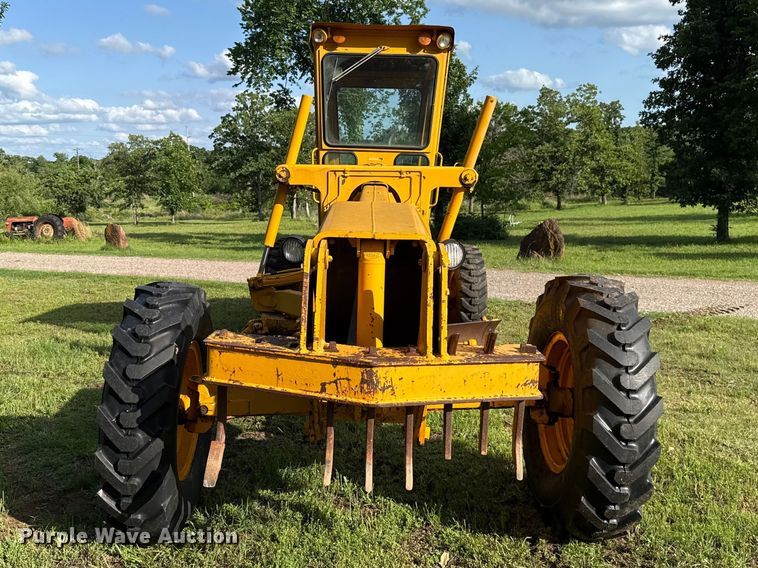 image for item ET6245 1977 John Deere 570-A motor grader