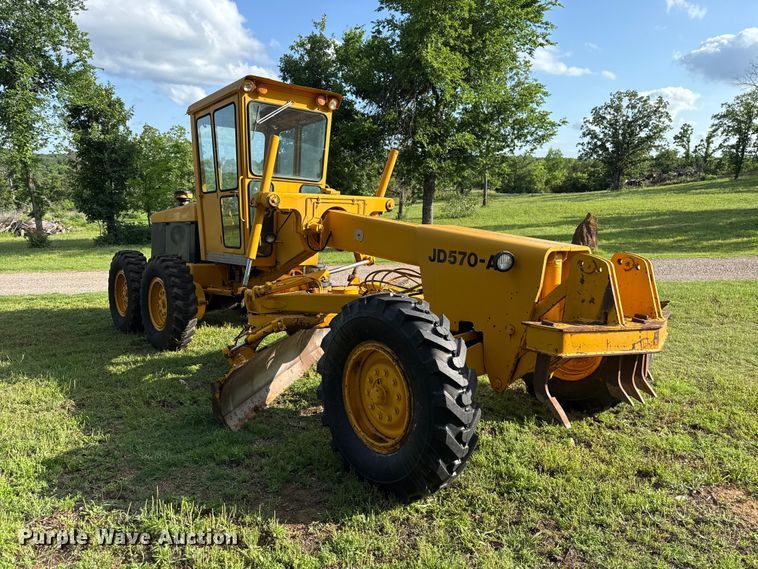 image for item ET6245 1977 John Deere 570-A motor grader