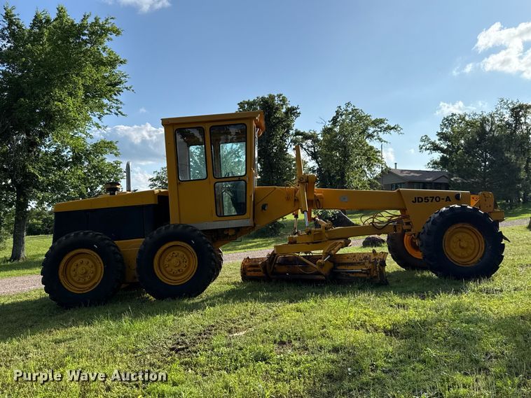 image for item ET6245 1977 John Deere 570-A motor grader