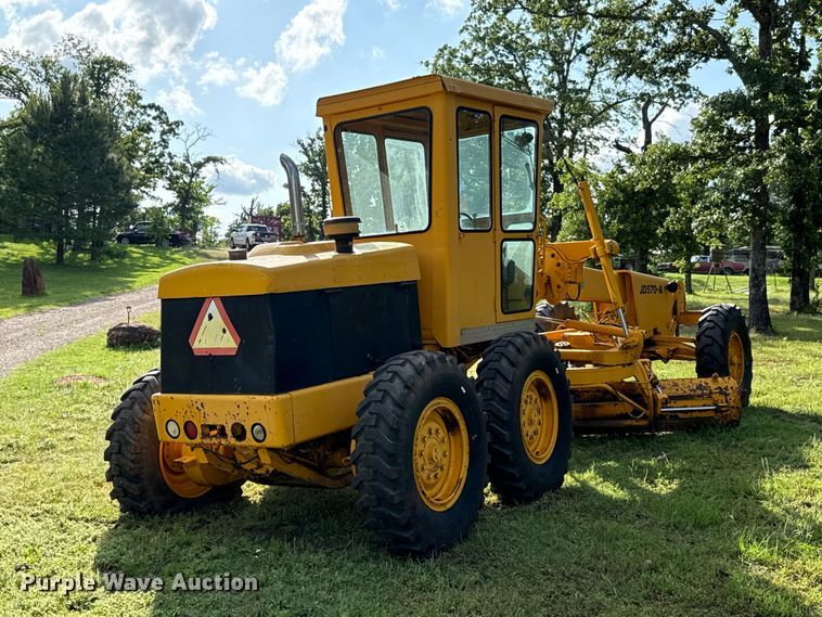 image for item ET6245 1977 John Deere 570-A motor grader