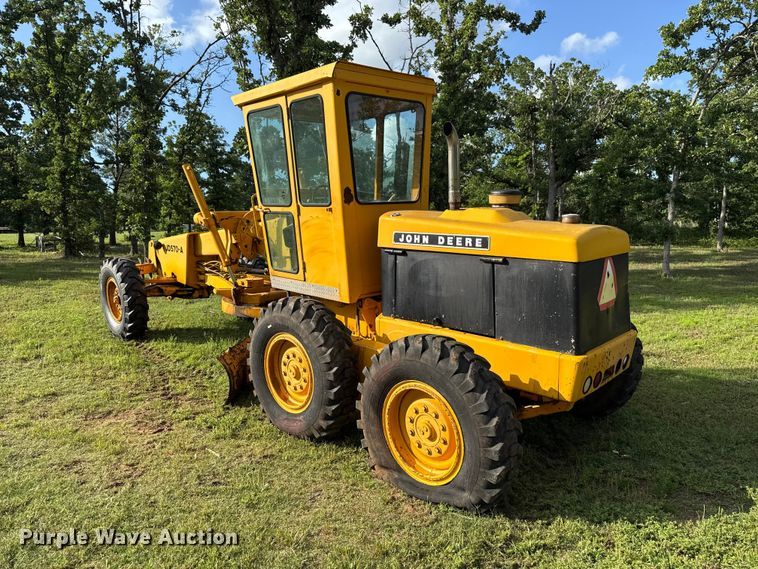image for item ET6245 1977 John Deere 570-A motor grader