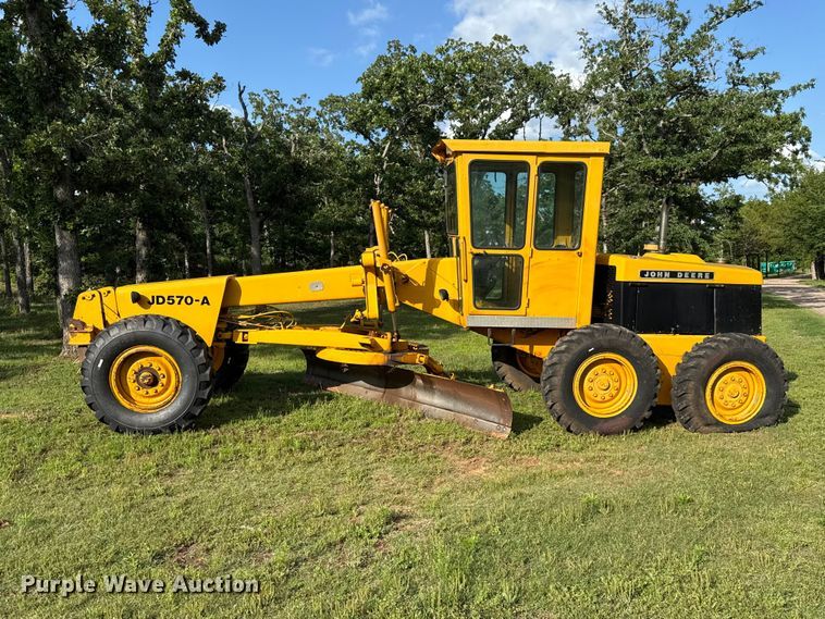 image for item ET6245 1977 John Deere 570-A motor grader