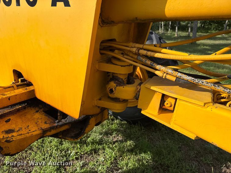 image for item ET6245 1977 John Deere 570-A motor grader