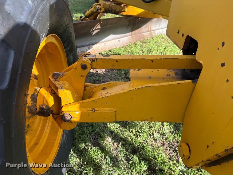 image for item ET6245 1977 John Deere 570-A motor grader