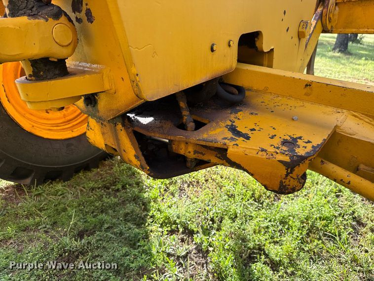 image for item ET6245 1977 John Deere 570-A motor grader