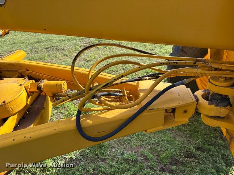 image for item ET6245 1977 John Deere 570-A motor grader