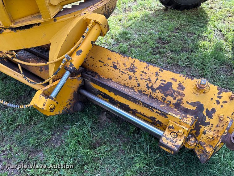 image for item ET6245 1977 John Deere 570-A motor grader