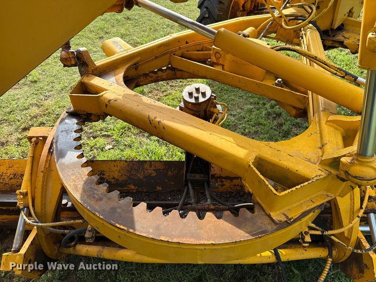 image for item ET6245 1977 John Deere 570-A motor grader